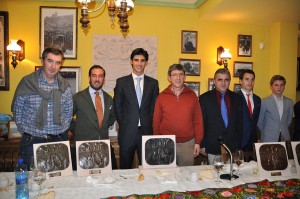 Premiados PASE DE LAS FLORES con Presidente PT y escultor     JE Cristobal